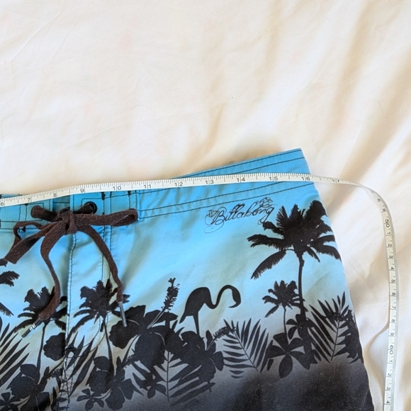 2/$20 🏄‍♀️ Billabong Board Shorts Y2K Style Medium - Picture 6 of 7